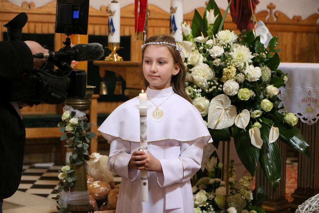 I Komunia Święta w ostrołęckiej farze [14.05.2022] - zdjęcie #63 - eOstroleka.pl
