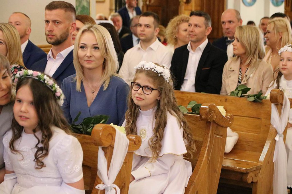 I Komunia Święta w ostrołęckiej farze [14.05.2022] - zdjęcie #57 - eOstroleka.pl