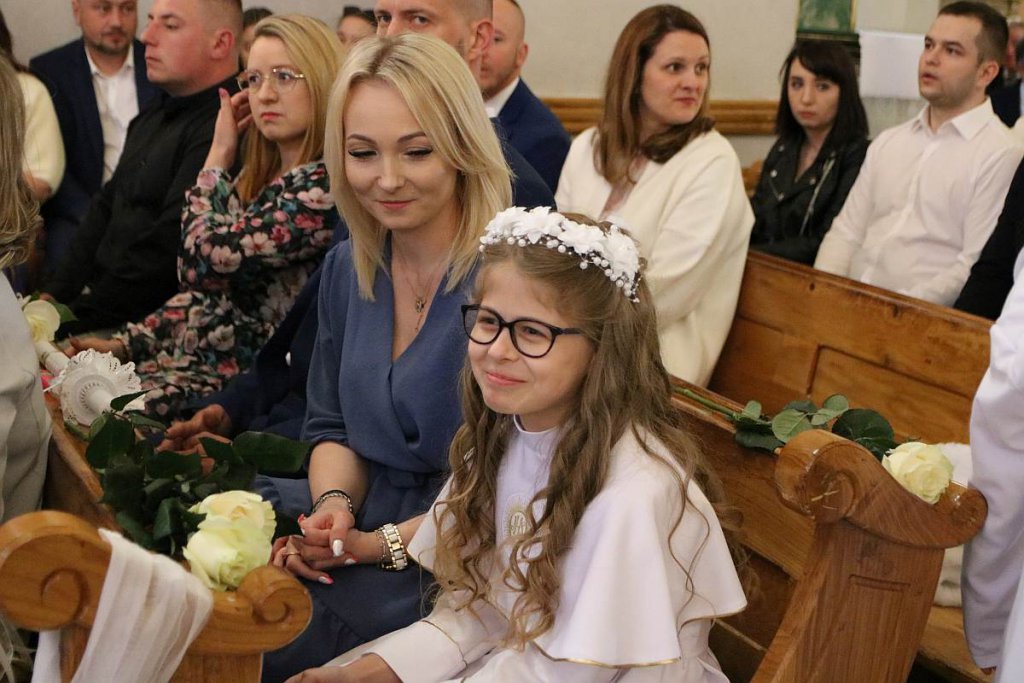 I Komunia Święta w ostrołęckiej farze [14.05.2022] - zdjęcie #54 - eOstroleka.pl