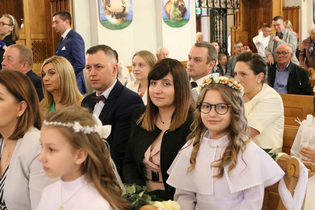 I Komunia Święta w ostrołęckiej farze [14.05.2022] - zdjęcie #48 - eOstroleka.pl