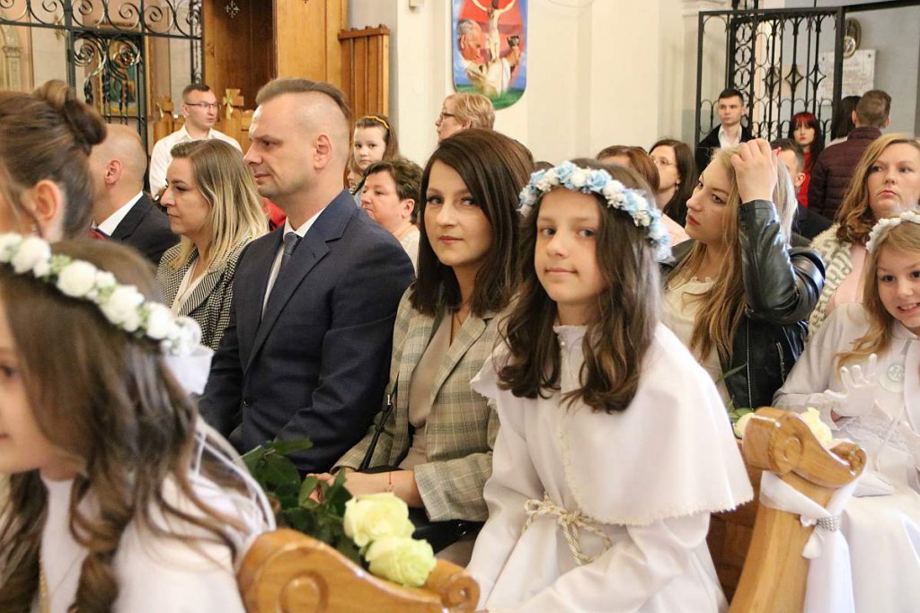 I Komunia Święta w ostrołęckiej farze [14.05.2022] - zdjęcie #36 - eOstroleka.pl
