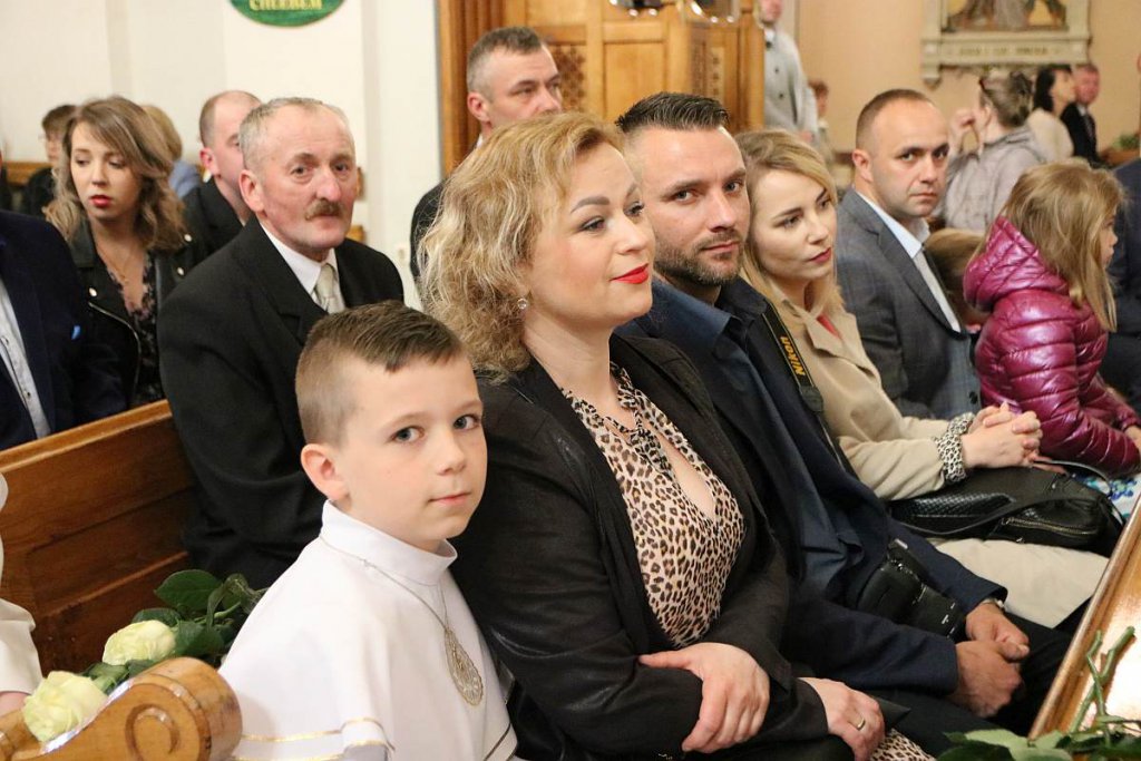 I Komunia Święta w ostrołęckiej farze [14.05.2022] - zdjęcie #33 - eOstroleka.pl