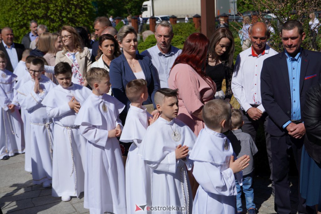 I Komunia Święta w parafii pw. św. Wojciecha w Ostrołęce [15.05.2022] - zdjęcie #14 - eOstroleka.pl