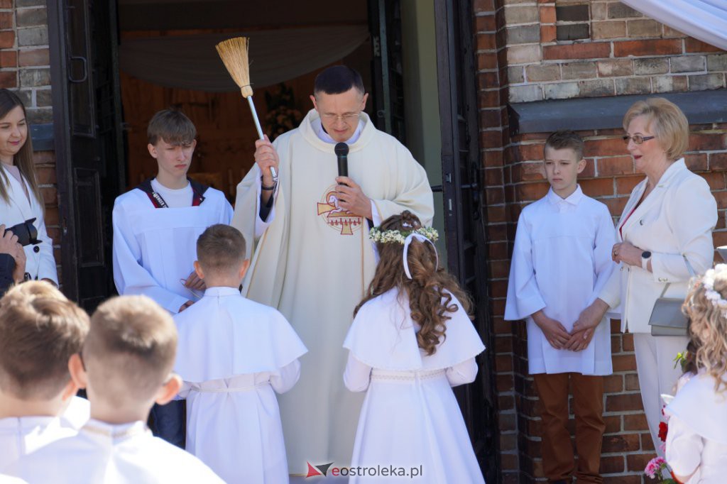 I Komunia Święta w parafii pw. św. Wojciecha w Ostrołęce [15.05.2022] - zdjęcie #34 - eOstroleka.pl