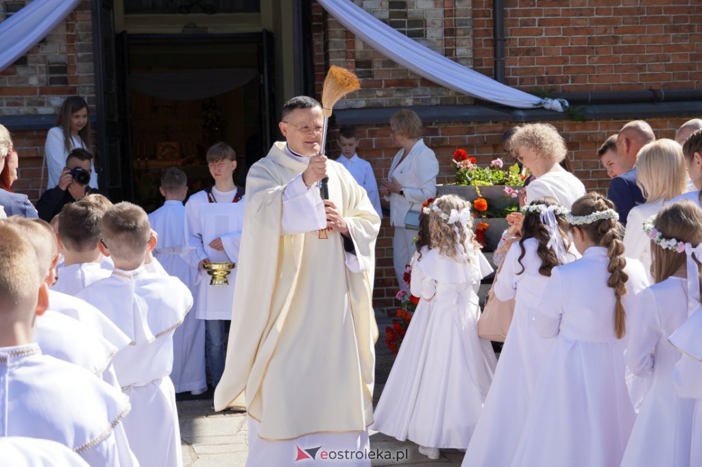 I Komunia Święta w parafii pw. św. Wojciecha w Ostrołęce [15.05.2022] - zdjęcie #37 - eOstroleka.pl