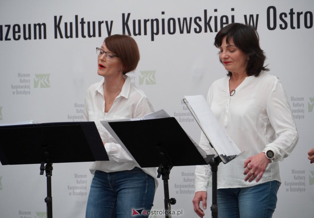 Koncert grupy wokalnej „Trzecie Zwrotki” w Muzeum Kultury Kurpiowskiej [15.05.2022] - zdjęcie #3 - eOstroleka.pl