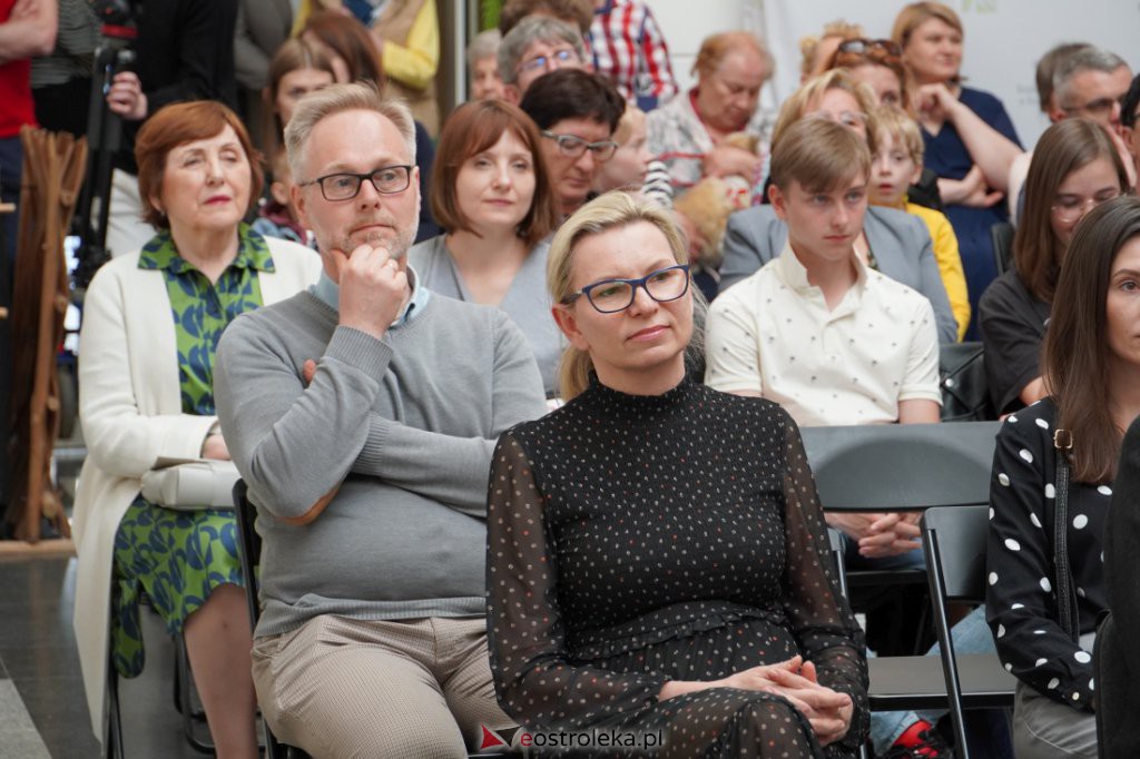 Koncert grupy wokalnej „Trzecie Zwrotki” w Muzeum Kultury Kurpiowskiej [15.05.2022] - zdjęcie #9 - eOstroleka.pl