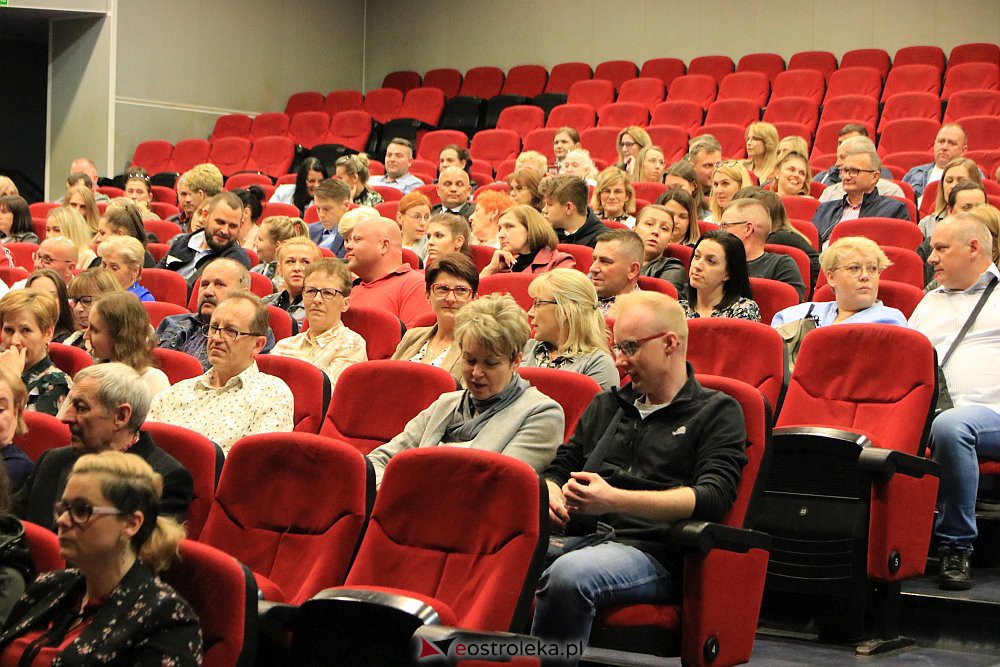 Spektakl “Weekend z R.” w Ostrołęckim Centrum Kultury [16.05.2022] - zdjęcie #51 - eOstroleka.pl