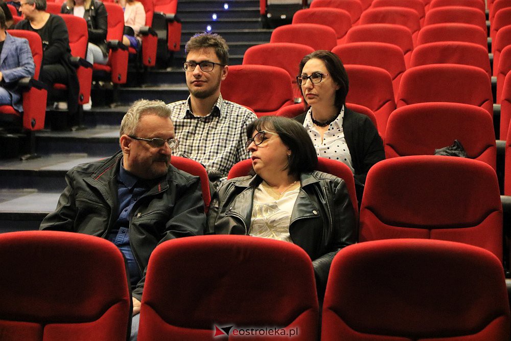 Spektakl “Weekend z R.” w Ostrołęckim Centrum Kultury [16.05.2022] - zdjęcie #48 - eOstroleka.pl