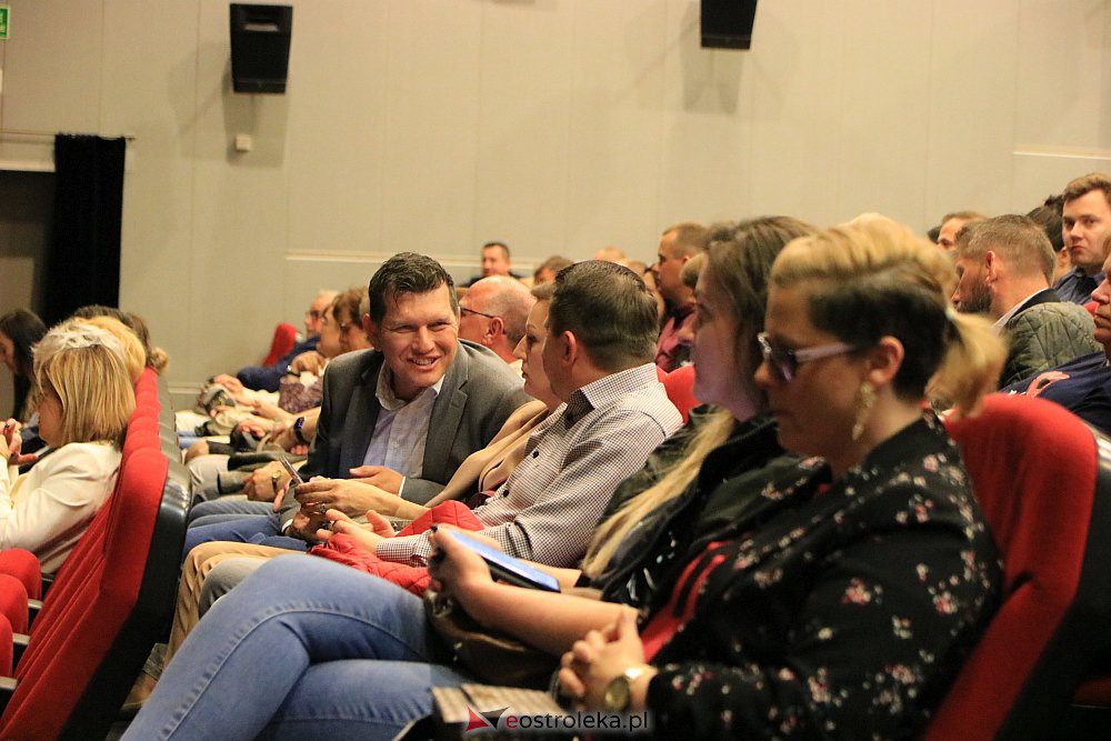 Spektakl “Weekend z R.” w Ostrołęckim Centrum Kultury [16.05.2022] - zdjęcie #42 - eOstroleka.pl