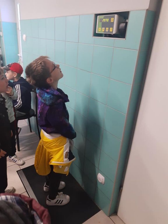 Dzieci z klasy 1E Szkoły Podstawowej nr 10 odwiedziły gabinet weterynaryjny - zdjęcie #11 - eOstroleka.pl