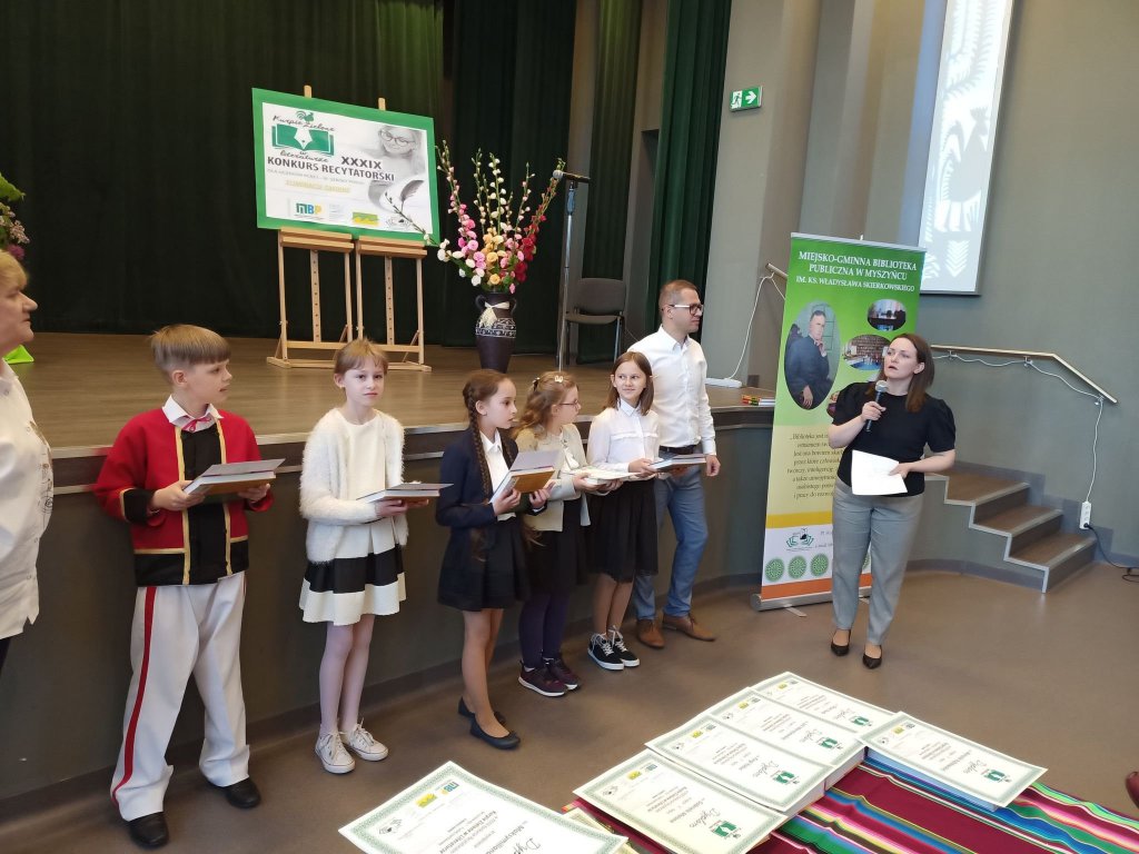 Eliminacje gminne Konkursu Recytatorskiego Kurpie Zielone w Literaturze w Myszyńcu - zdjęcie #12 - eOstroleka.pl