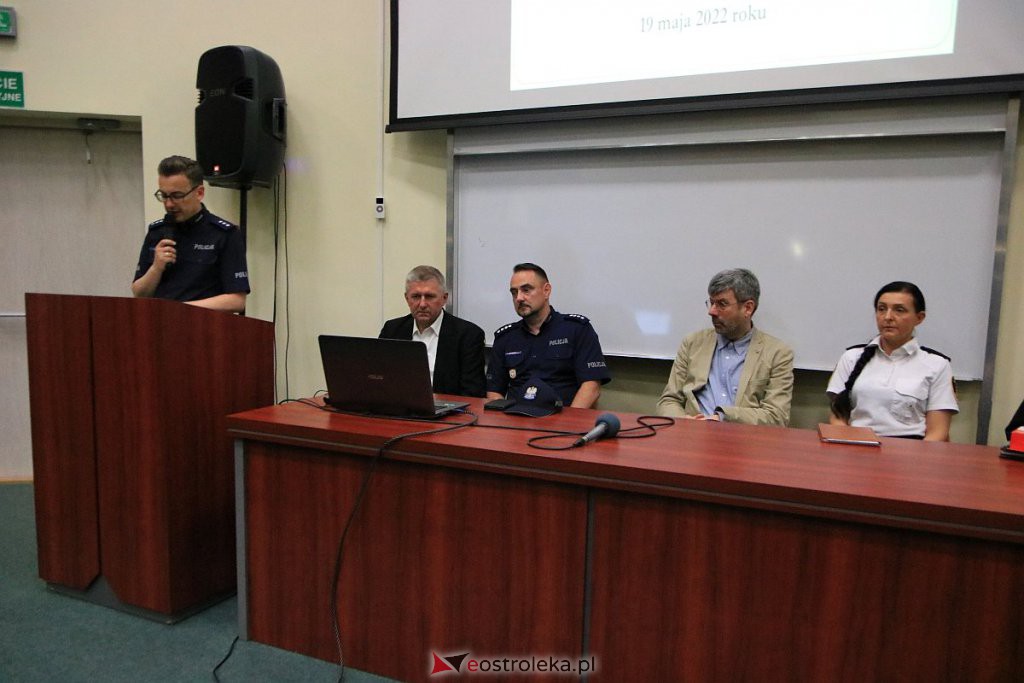 Debata o bezpieczeństwie seniorów z ostrołęcką policją [19.05.2022] - zdjęcie #8 - eOstroleka.pl