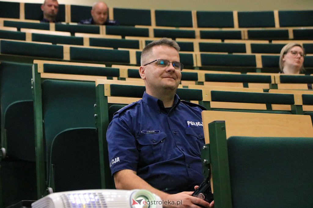 Debata o bezpieczeństwie seniorów z ostrołęcką policją [19.05.2022] - zdjęcie #11 - eOstroleka.pl