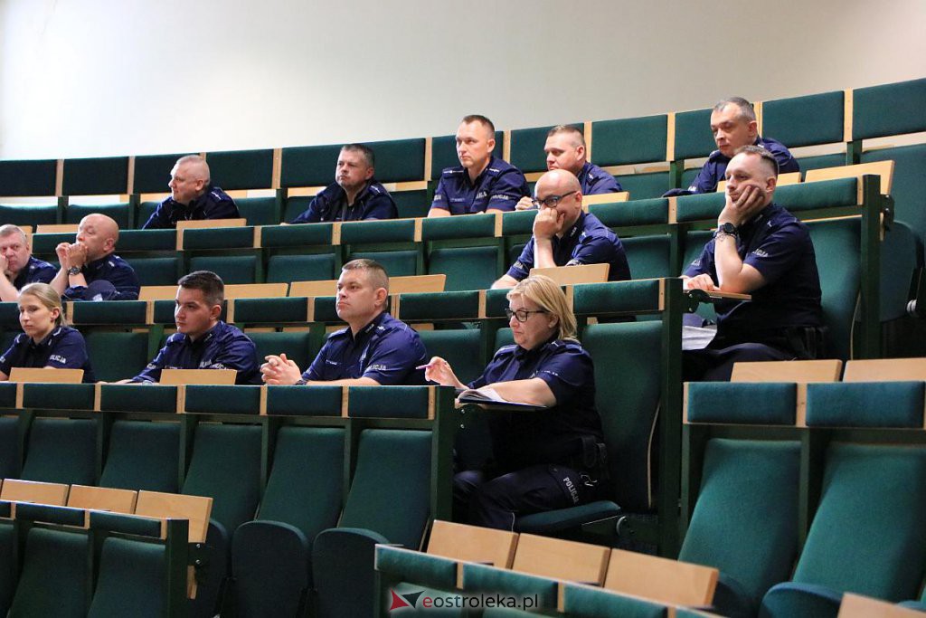 Debata o bezpieczeństwie seniorów z ostrołęcką policją [19.05.2022] - zdjęcie #20 - eOstroleka.pl