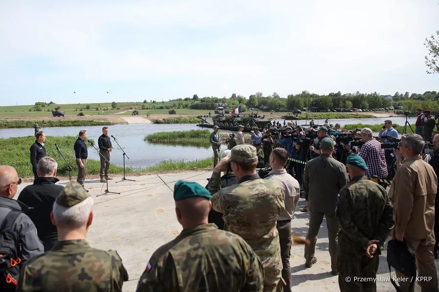 Ćwiczenia DEFENDER–Europe 22 w Nowogrodzie z udziałem Prezydenta PR Andrzeja Dudy [19.05.2022] - zdjęcie #25 - eOstroleka.pl