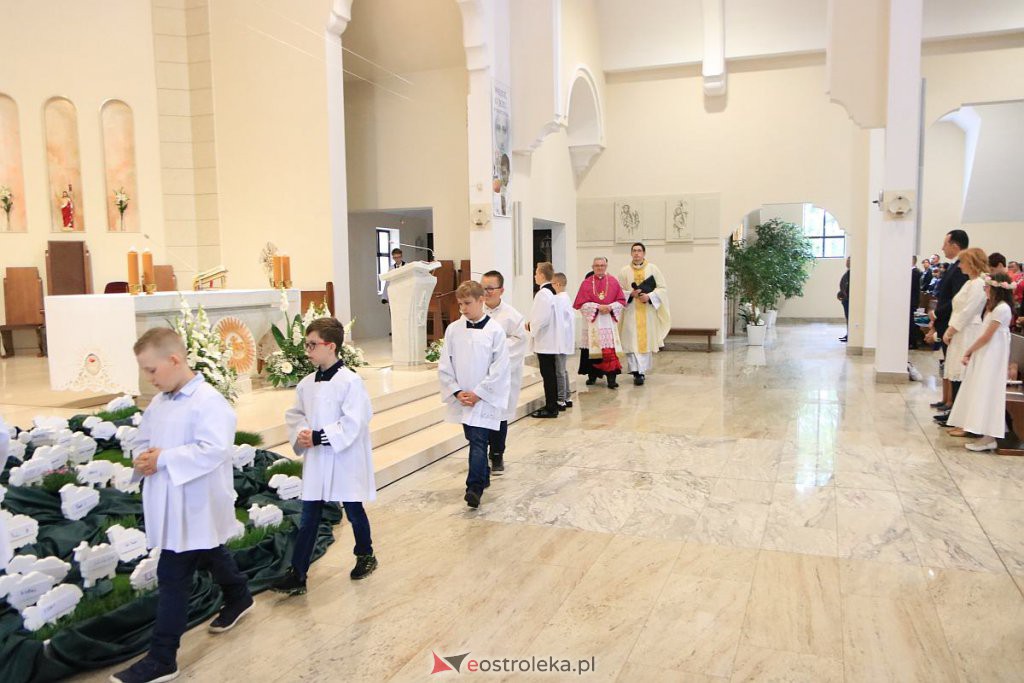 I Komunia Święta w parafi pw. św. Franciszka z Asyżu [21.05.2022] - zdjęcie #59 - eOstroleka.pl