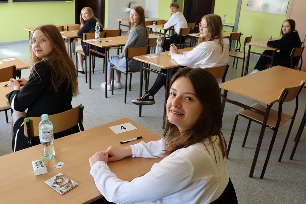 Wystartowały egzaminy ósmoklasisty. Dziś język polski [24.05.2022] - zdjęcie #18 - eOstroleka.pl