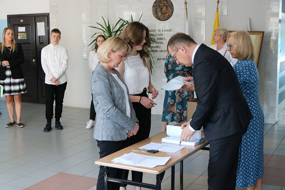 Wystartowały egzaminy ósmoklasisty. Dziś język polski [24.05.2022] - zdjęcie #15 - eOstroleka.pl