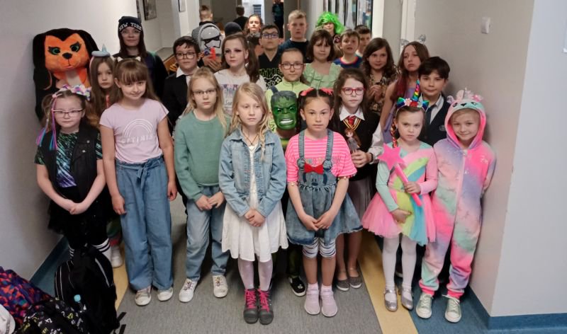 “Dzień Idola” w czwórce. Uczniowie wcielali się w role osób, które podziwiają [13.05.2022] - zdjęcie #41 - eOstroleka.pl