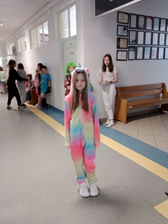“Dzień Idola” w czwórce. Uczniowie wcielali się w role osób, które podziwiają [13.05.2022] - zdjęcie #28 - eOstroleka.pl