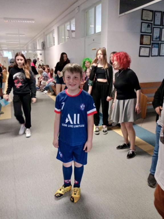 “Dzień Idola” w czwórce. Uczniowie wcielali się w role osób, które podziwiają [13.05.2022] - zdjęcie #12 - eOstroleka.pl