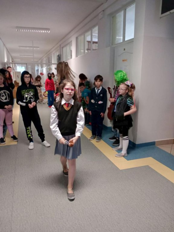 “Dzień Idola” w czwórce. Uczniowie wcielali się w role osób, które podziwiają [13.05.2022] - zdjęcie #7 - eOstroleka.pl
