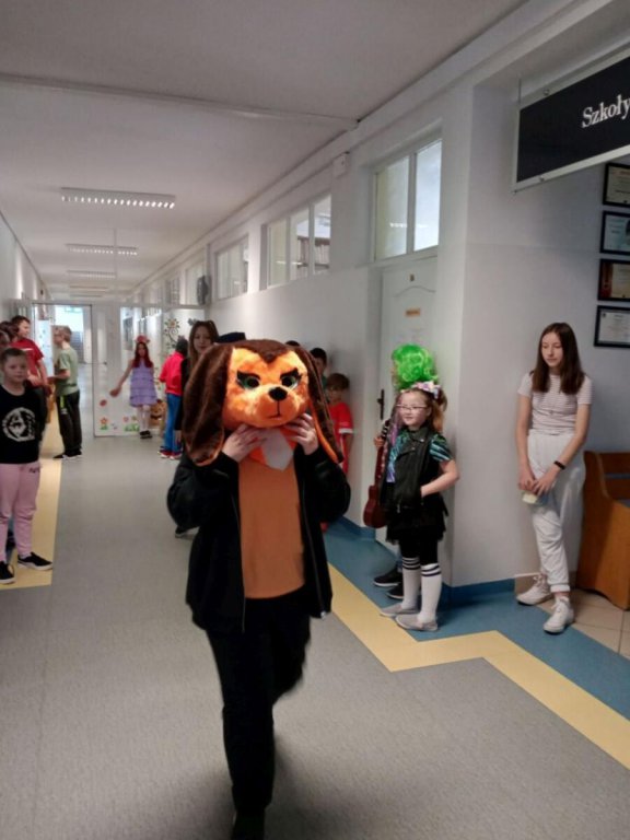 “Dzień Idola” w czwórce. Uczniowie wcielali się w role osób, które podziwiają [13.05.2022] - zdjęcie #3 - eOstroleka.pl