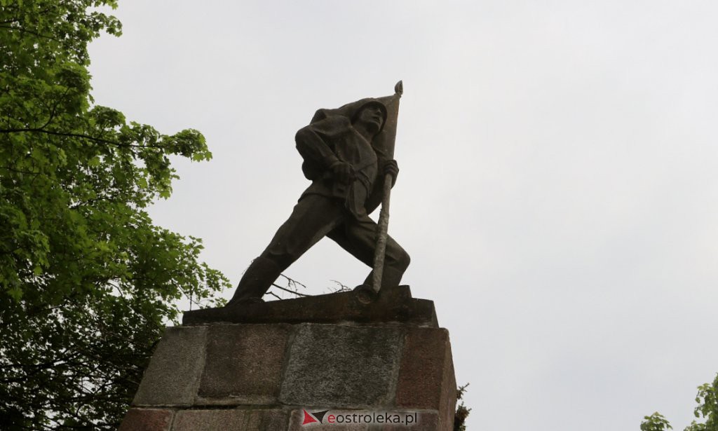 Cmentarz żołnierzy radzieckich w Ostrołęce [25.05.2022] - zdjęcie #8 - eOstroleka.pl