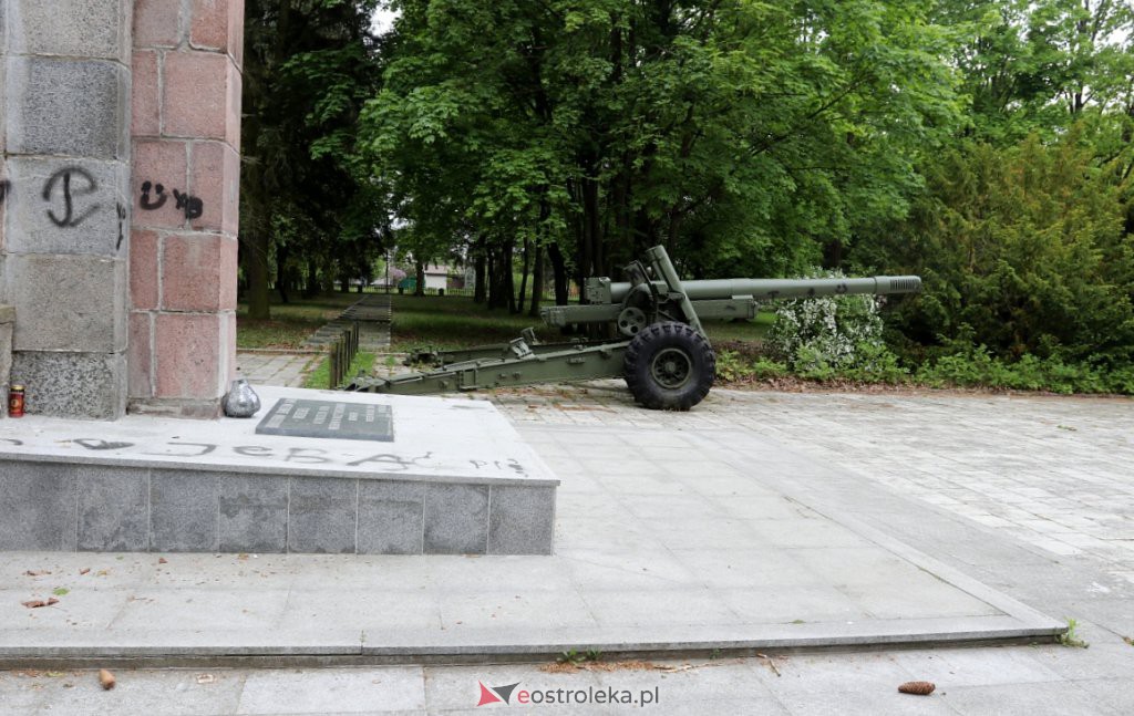 Cmentarz żołnierzy radzieckich w Ostrołęce [25.05.2022] - zdjęcie #9 - eOstroleka.pl