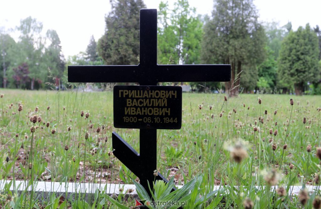 Cmentarz żołnierzy radzieckich w Ostrołęce [25.05.2022] - zdjęcie #26 - eOstroleka.pl