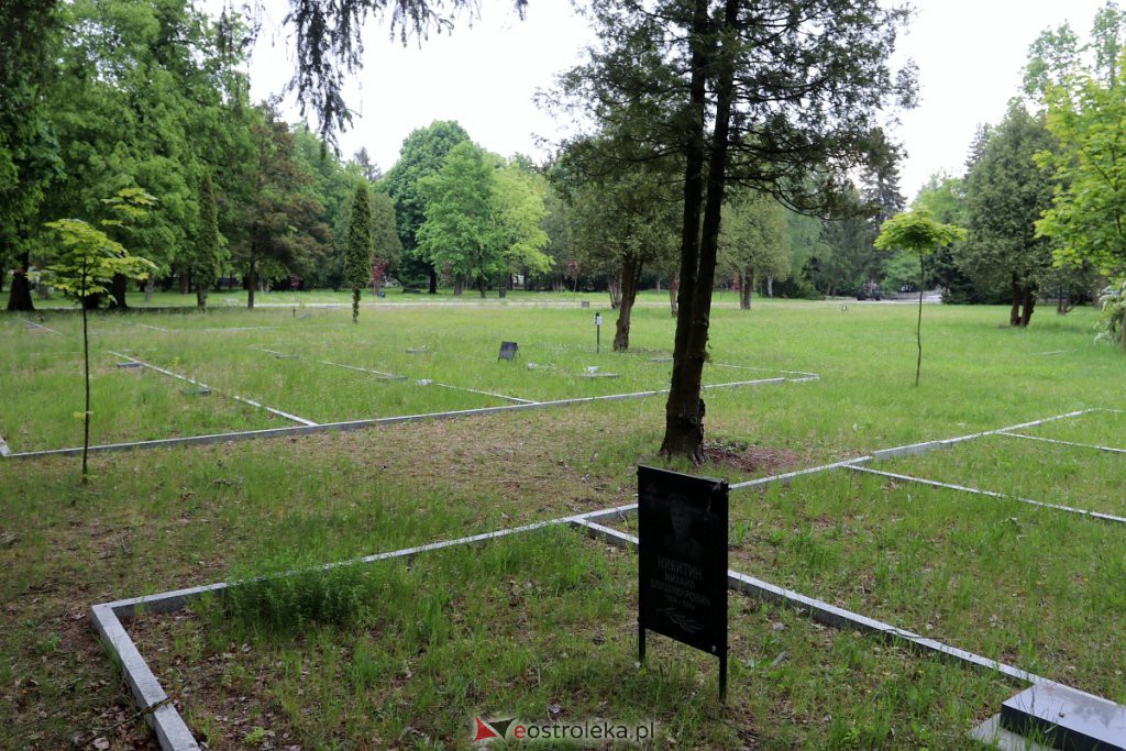 Cmentarz żołnierzy radzieckich w Ostrołęce [25.05.2022] - zdjęcie #34 - eOstroleka.pl