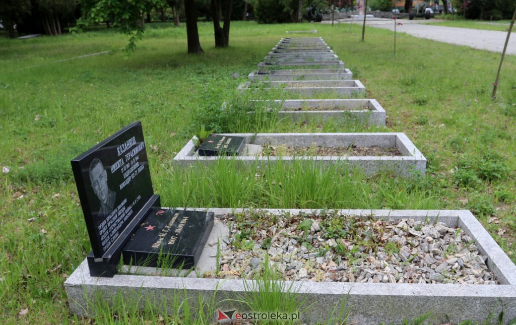 Cmentarz żołnierzy radzieckich w Ostrołęce [25.05.2022] - zdjęcie #16 - eOstroleka.pl