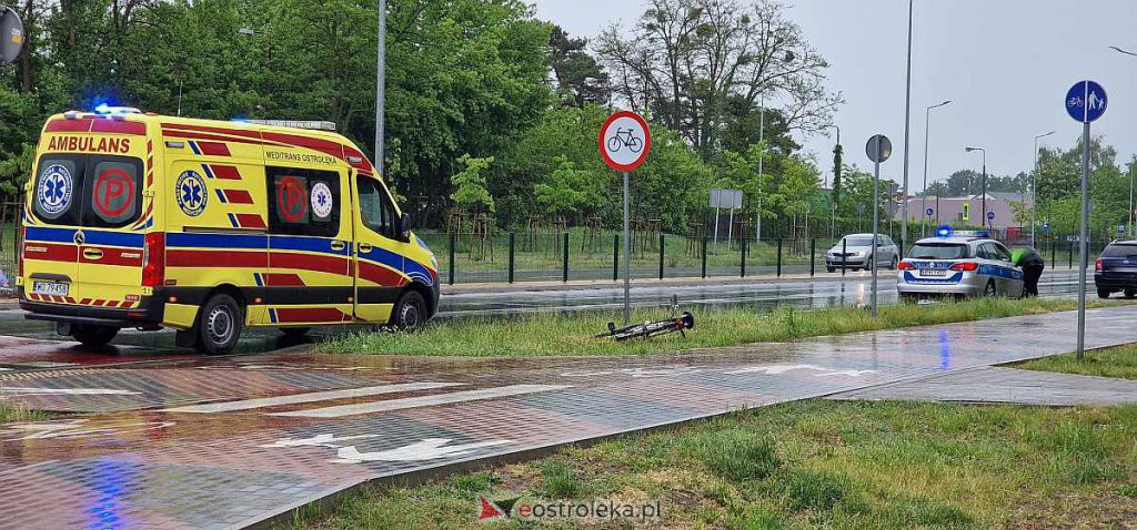 Wypadek przy aquaparku. Rowerzysta zabrany do szpitala [25.05.2022] - zdjęcie #2 - eOstroleka.pl