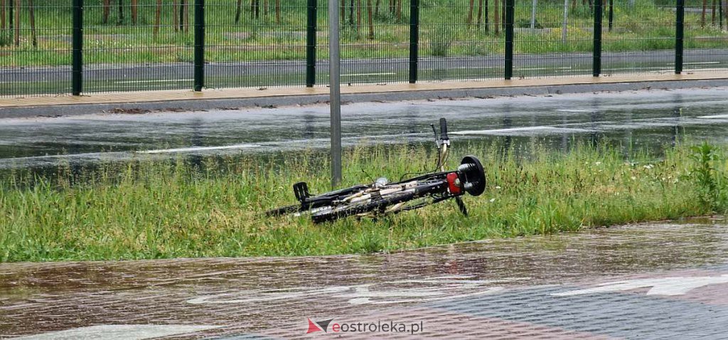 Wypadek przy aquaparku. Rowerzysta zabrany do szpitala [25.05.2022] - zdjęcie #4 - eOstroleka.pl