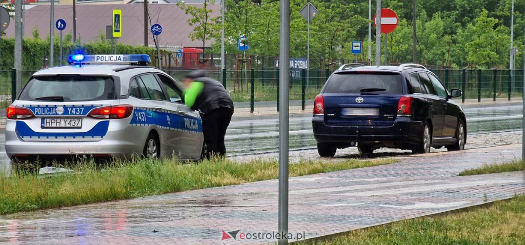 Wypadek przy aquaparku. Rowerzysta zabrany do szpitala [25.05.2022] - zdjęcie #5 - eOstroleka.pl