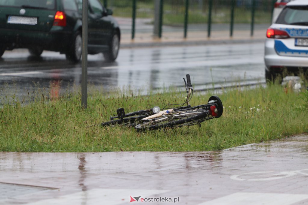 Wypadek przy aquaparku. Rowerzysta zabrany do szpitala [25.05.2022] - zdjęcie #7 - eOstroleka.pl