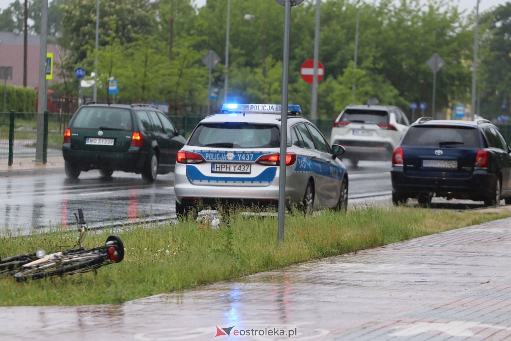 Wypadek przy aquaparku. Rowerzysta zabrany do szpitala [25.05.2022] - zdjęcie #8 - eOstroleka.pl