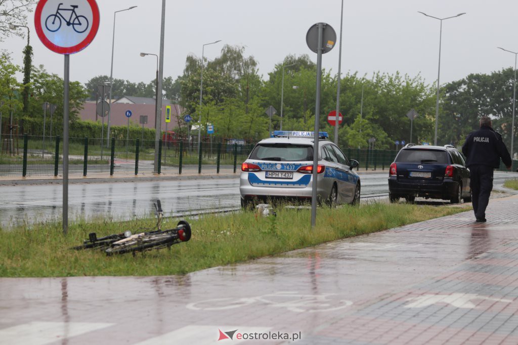 Wypadek przy aquaparku. Rowerzysta zabrany do szpitala [25.05.2022] - zdjęcie #9 - eOstroleka.pl