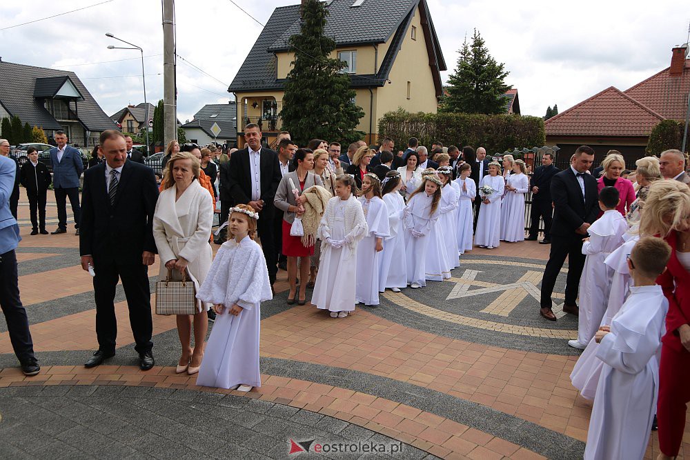 Pierwsza Komunia Święta w kościele pw. NMP Królowej Rodzin [29.05.2022] - zdjęcie #1 - eOstroleka.pl