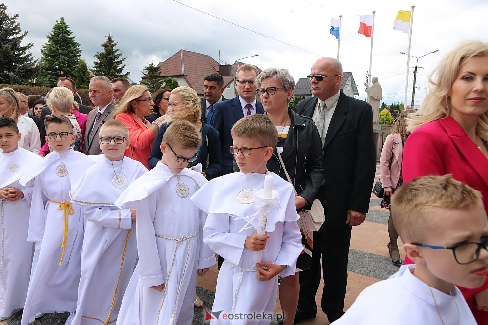 Pierwsza Komunia Święta w kościele pw. NMP Królowej Rodzin [29.05.2022] - zdjęcie #15 - eOstroleka.pl