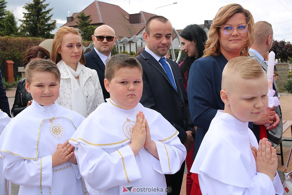 Pierwsza Komunia Święta w kościele pw. NMP Królowej Rodzin [29.05.2022] - zdjęcie #25 - eOstroleka.pl