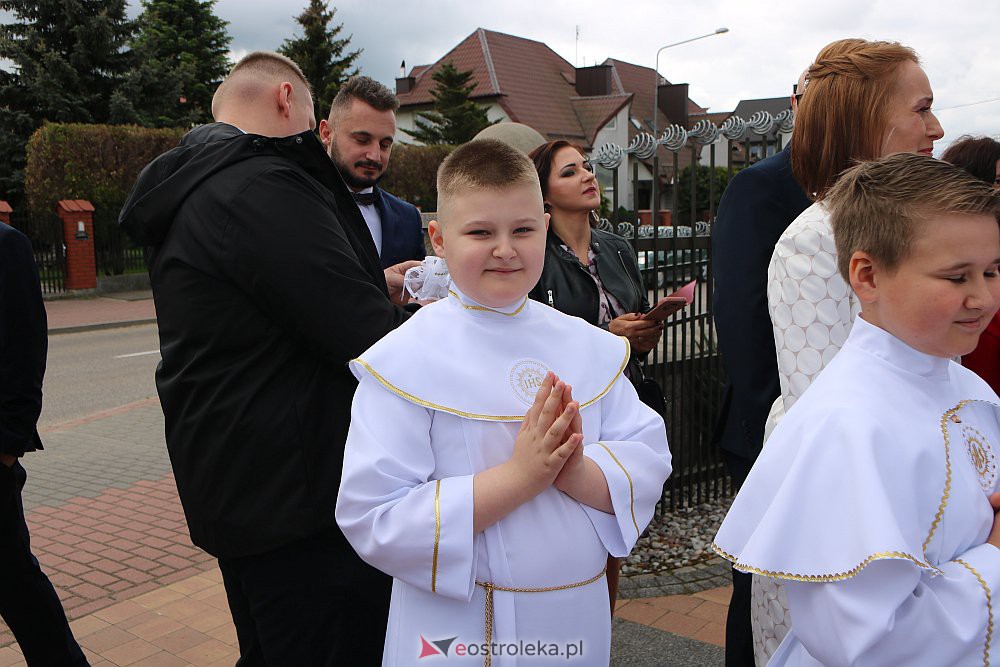 Pierwsza Komunia Święta w kościele pw. NMP Królowej Rodzin [29.05.2022] - zdjęcie #27 - eOstroleka.pl