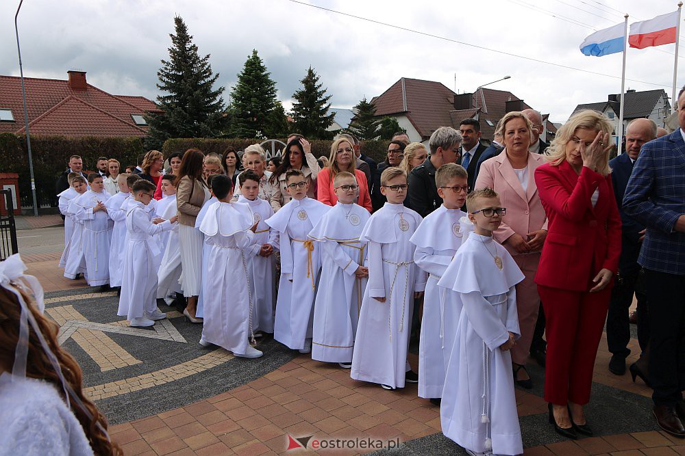 Pierwsza Komunia Święta w kościele pw. NMP Królowej Rodzin [29.05.2022] - zdjęcie #29 - eOstroleka.pl