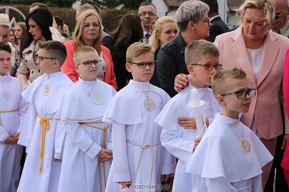 Pierwsza Komunia Święta w kościele pw. NMP Królowej Rodzin [29.05.2022] - zdjęcie #30 - eOstroleka.pl