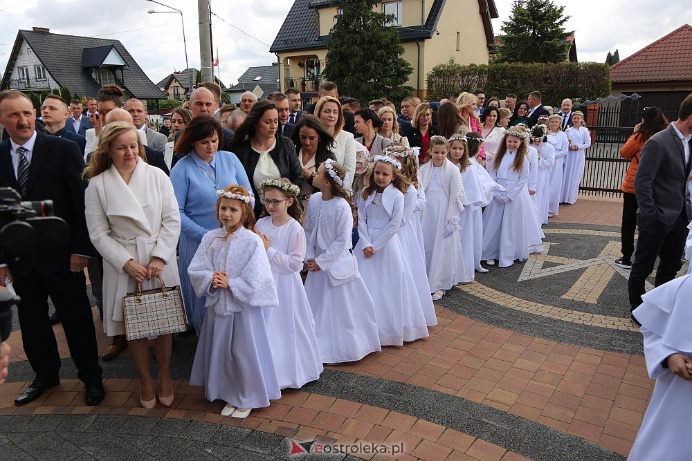 Pierwsza Komunia Święta w kościele pw. NMP Królowej Rodzin [29.05.2022] - zdjęcie #33 - eOstroleka.pl