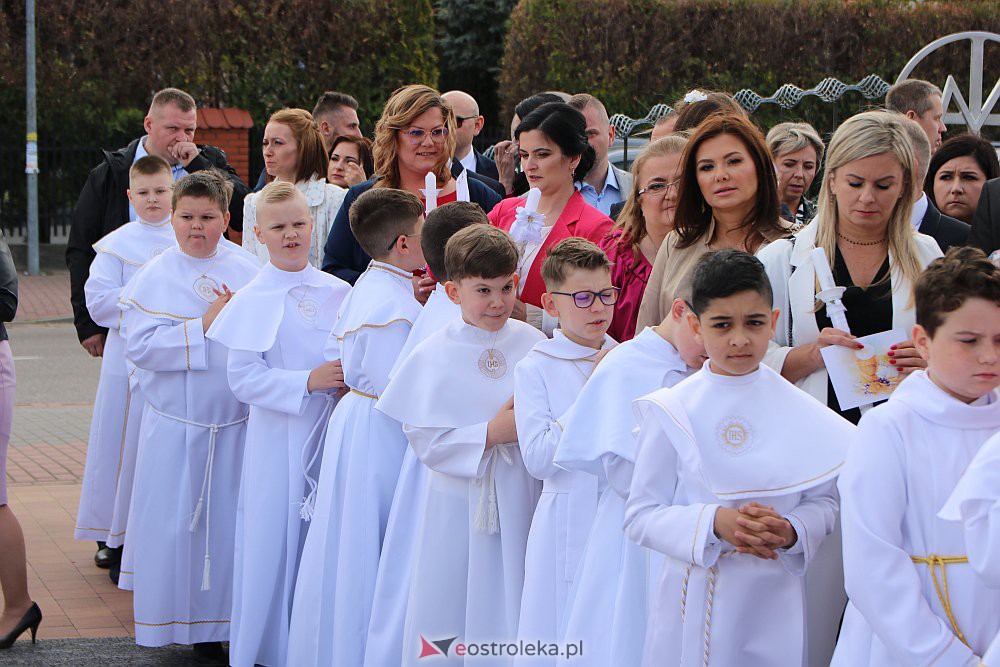 Pierwsza Komunia Święta w kościele pw. NMP Królowej Rodzin [29.05.2022] - zdjęcie #36 - eOstroleka.pl