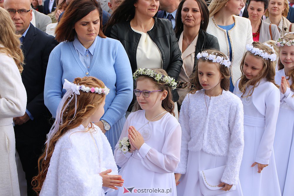 Pierwsza Komunia Święta w kościele pw. NMP Królowej Rodzin [29.05.2022] - zdjęcie #38 - eOstroleka.pl