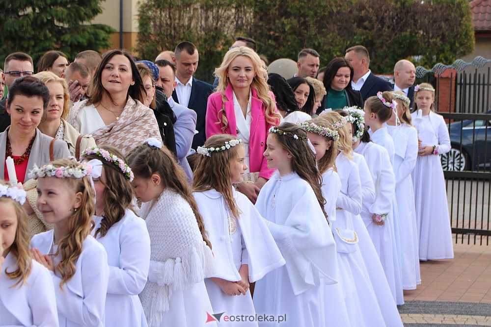 Pierwsza Komunia Święta w kościele pw. NMP Królowej Rodzin [29.05.2022] - zdjęcie #41 - eOstroleka.pl