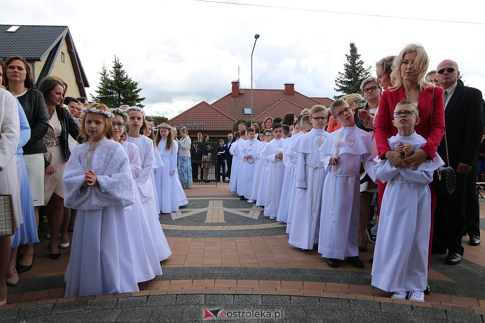 Pierwsza Komunia Święta w kościele pw. NMP Królowej Rodzin [29.05.2022] - zdjęcie #42 - eOstroleka.pl